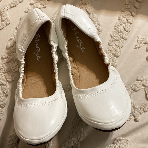 Women’s white ballet flats slip on shoes - Picture 5 of 5